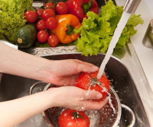 WHO khuyến cáo: Đi chợ, rửa rau, giặt đồ trong mùa COVID-19, cần thực hiện đúng để bảo vệ gia đình khỏi sự lây lan của virus