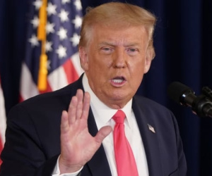 Tổng thống Donald Trump ký sắc lệnh cứu trợ Covid-19