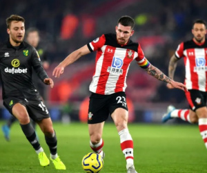 Tottenham chuẩn bị đón tân binh đầu tiên, Mourinho tạm vơi đi nỗi lo hàng tiền vệ