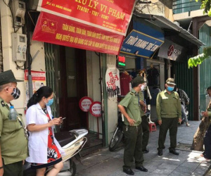 Hà Nội: Gần 30 trường hợp bị xử phạt vì không đeo khẩu trang