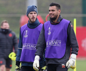 MU xác nhận bán thủ môn, De Gea hay Romero ra đi