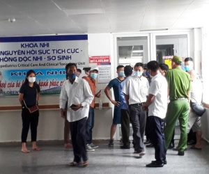 Bé gái tử vong bất thường sau sinh, người nhà "vây" bệnh viện