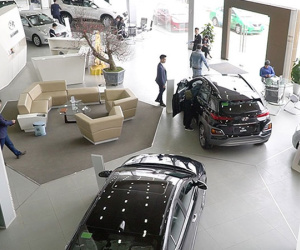 Thị trường ô tô Việt Nam tăng nhẹ, xe nội át xe ngoại