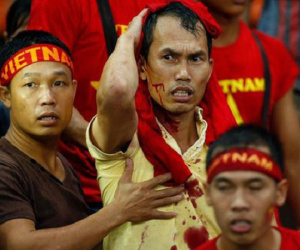 [Ký ức] Fan Việt đổ máu nơi đất khách & án phạt đích đáng cho những hooligan Malaysia