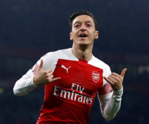 Mesut Oezil lên tiếng về khả năng rời Arsenal trong Hè này