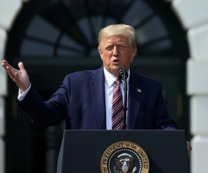 Trump phàn nàn nước vòi sen không đủ gội đầu