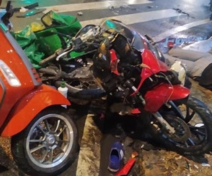 Một phụ nữ lái ô tô tông hàng loạt xe máy ở Sài Gòn, hơn 10 người bị thương