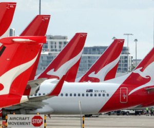 Kinh doanh quá khó khăn, Qantas Airways đăng bán bánh quy, trà và đồ ngủ