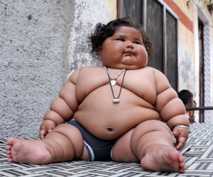Bé gái ú na ú nần đột nhiên nổi tiếng vì 8 tháng tuổi đã nặng 17kg, sau 2 năm giờ ra sao?