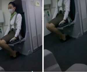 Tại sao tiếp viên hàng không luôn ngồi trong tư thế ôm chân khi máy bay cất và hạ cánh?