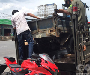 Mô tô phân khối lớn tông xe ba gác, 1 người văng xa cả chục mét