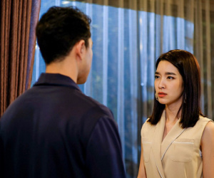 Khách tới nhà, chồng bối rối chỉ vào vợ và giới thiệu là giúp việc, tôi thì thầm 1 câu khiến anh bẽ bàng