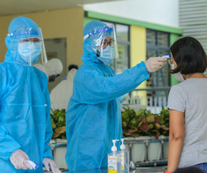 Hà Nội: Nữ kế toán ở Phú Thượng từng tham gia 5 cuộc liên hoan trước khi được phát hiện mắc Covid-19