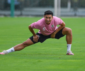 Trở lại tập luyện cùng đồng đội ở Hà Nội FC, Văn Hậu gây choáng với thân hình vạm vỡ, chiều cao khủng không kém gì ngoại binh