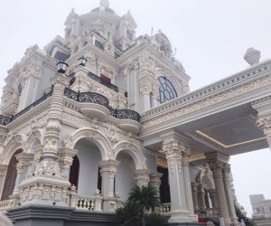 4 làng biệt thự xa hoa không tưởng ở Việt Nam: Bán thịt lợn, bán đồng nát thành đại gia