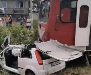 Ngôi sao nhạc Pop bị tàu hỏa đâm tử vong trong khi livestream