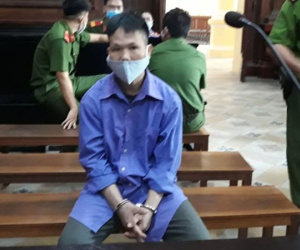 Hiếp dâm không thành quay sang… năn nỉ, chém người