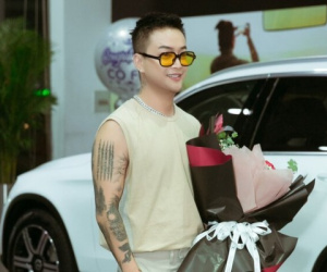 Mặc kệ ồn ào tình ái với Nhật Kim Anh, TiTi 'đập hộp' xe sang giá gần 2 tỷ đồng