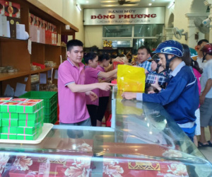 3 hàng bánh Trung thu nổi tiếng ngon rẻ, khách xếp hàng như thời bao cấp