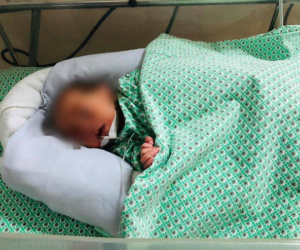 Bé sơ sinh bị bỏ rơi trong khe tường hẹp giữa 2 nhà dân: Sau 7 ngày sẽ cho nhận nuôi nếu không tìm được người thân