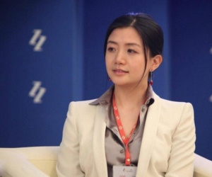 Chân dung 'Warren Buffett của Trung Quốc', từng là cánh tay phải của Jack Ma: Xinh đẹp, tài năng và vẫn độc thân