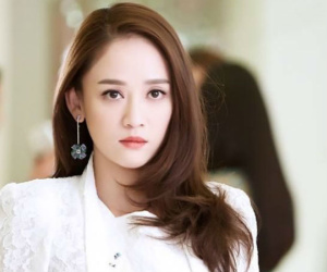 Thấy tấm thiệp mời trên bàn, tôi liếc qua thì sốc vì tên vợ cũ chình ình ở phần nhà gái, lời giải thích của cô ấy càng khiến tôi xấu hổ