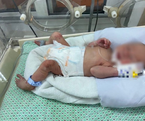 Tìm được mẹ của bé sơ sinh bị bỏ rơi ở khe tường, là nữ sinh viên năm 2 của 1 trường đại học ở Hà Nội