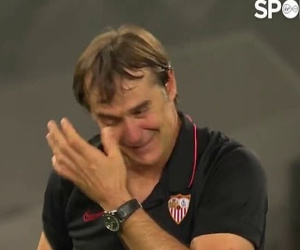 HLV Lopetegui bật khóc khi Sevilla vô địch Europa League