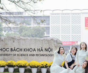 Ghép ảnh với nguyện vọng học chung, nhóm nữ sinh còn 'lầy lội' nhận tin vui ngay sau đó