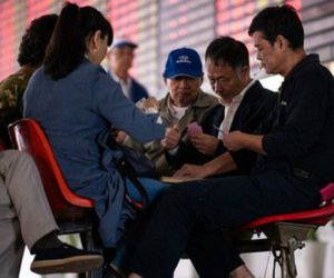 Vì lãi nên cứ ‘đâm đầu’: Hơn 2,4 triệu người Trung Quốc đầu cơ chứng khoán chỉ trong 1 tháng