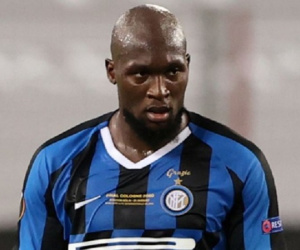 Lukaku từ chối nhận huy chương vì bàn phản lưới ngớ ngẩn khiến Inter trả giá trong trận chung kết Europa League