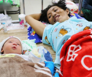 Người mẹ khờ ở Trà Vinh đã triệt sản sau khi hạ sinh bé trai nặng 2.8kg, được mạnh thường quân tặng nhà mới