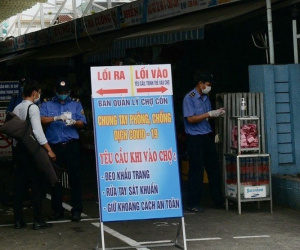 Tổ trưởng dân phố mắc Covid-19 ở Đà Nẵng đi phát gạo, đi ngân hàng, đi chợ...