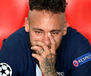 Neymar khóc nức nở, bị fan chế giễu trên mạng