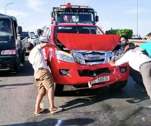 5 xe tông liên hoàn, cửa ngõ phía Tây Sài Gòn kẹt cứng