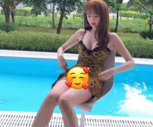 Từng liên tục hớ hênh khi chụp hình, nay Ngọc Trinh đã có biện pháp khắc phục đầy tinh tế