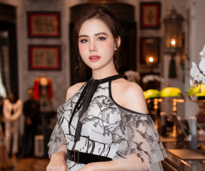 Bà xã của thiếu gia Cocobay khoe làn da mịn màng tuổi 30, bật mí tuyệt chiêu không cần kem nền mà da vẫn căng mọng