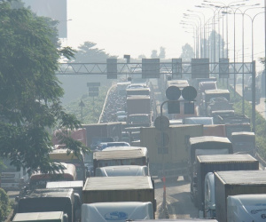 Ba ô tô tông liên hoàn, hàng nghìn phương tiện kẹt cứng trên Quốc lộ 1