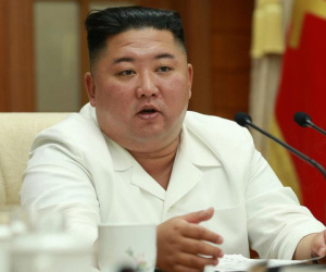 Kim Jong-un họp Bộ Chính trị về Covid-19 và lũ lụt