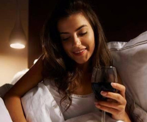 Ba thói quen trước khi ngủ đang rút ngắn tuổi thọ của bạn