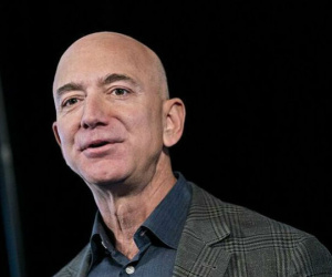 Jeff Bezos là người đầu tiên có 200 tỷ USD trên thế giới