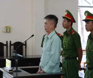 Ghen mù quáng, chồng vào phòng ngủ hại vợ