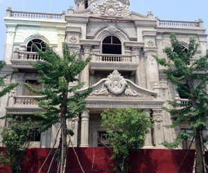 Ngả mũ 'bái phục' loạt lâu đài đồ sộ của đại gia phố núi