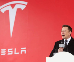 Nhà máy ôtô của Elon Musk bị tấn công mạng