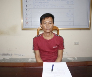 Xách dao vào trụ sở, chém trưởng công an xã