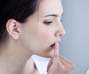 Nếu thấy vết loét miệng đi kèm với 5 triệu chứng này, bạn nên khẩn trương đi khám ngay kẻo mắc ung thư mà không biết