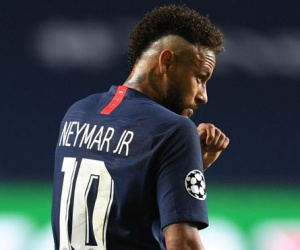 Neymar cam kết gắn bó với PSG