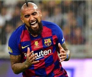 Arturo Vidal chê trách Barcelona chỉ có 13 cầu thủ chuyên nghiệp