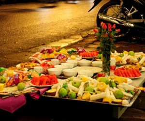 Sự thực cúng 'cô hồn' ngoài đường có người cướp lộc khi chưa hoặc đang cúng mới may mắn?