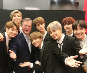 Tổng thống Hàn Quốc chúc mừng BTS trở thành nhóm nhạc châu Á đầu tiên đạt #1 Billboard Hot 100